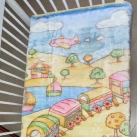 Detalle Superior Manta bebe cuna Trenecito 110 x 130 Amarillo