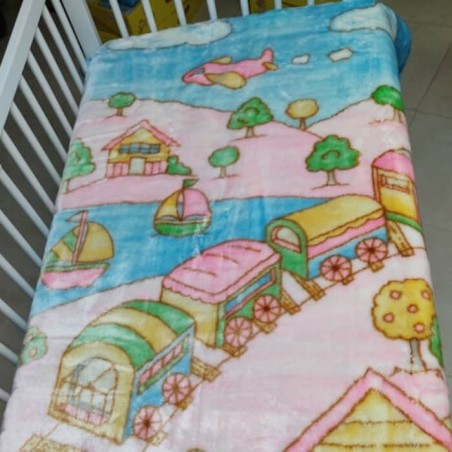 Detalles parte Superior Manta bebe cuna Trenecito 110 x 130 Rosa