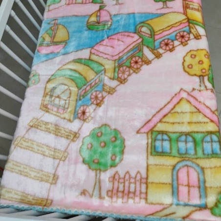Detalles parte Inferior Manta bebe cuna Trenecito 110 x 130 Rosa
