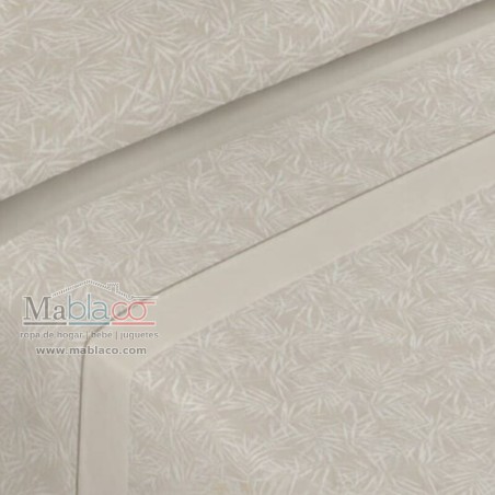 Detalle del tejido de franela Bambú beige con cenefa lisa a contraste